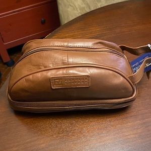 Stone Mountain mens leather dopp toiletry bag
